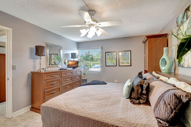 bedroom featuring ceiling fan and a textured ceiling