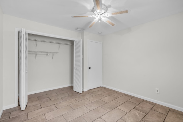 unfurnished bedroom with ceiling fan and a closet