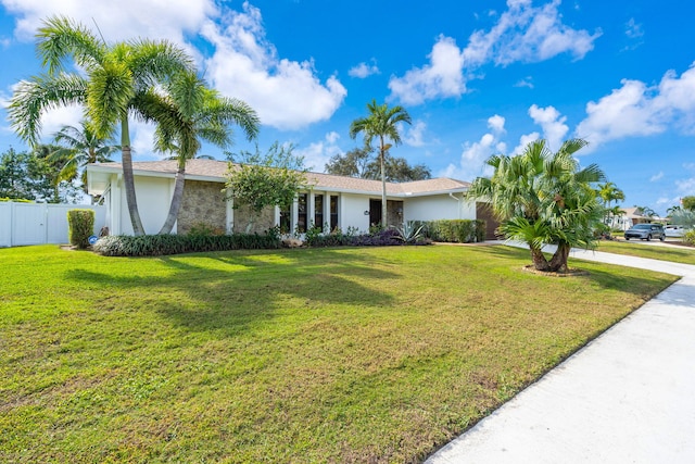 single story home featuring a front lawn