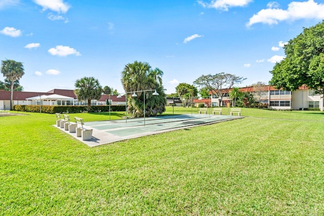 view of home's community featuring a lawn