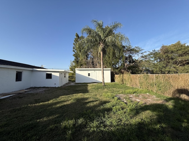 view of yard with a shed