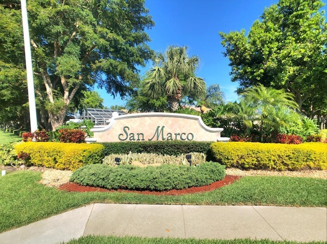 view of community / neighborhood sign