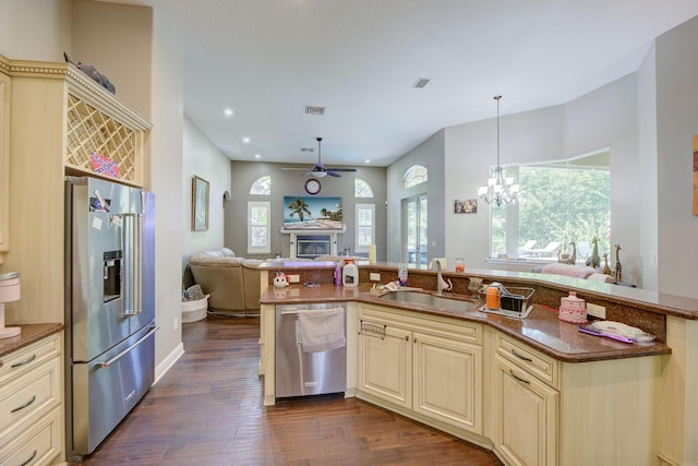 kitchen featuring sink, a wealth of natural light, cream cabinets, and stainless steel appliances