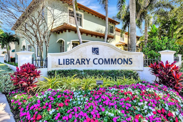 view of community / neighborhood sign