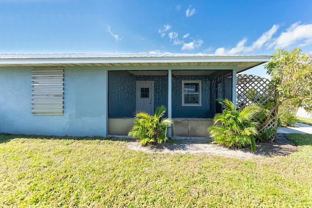 view of front of property with a front yard