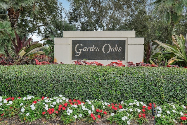 view of community / neighborhood sign