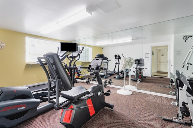 exercise room with baseboards
