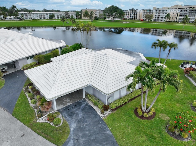 bird's eye view featuring a water view