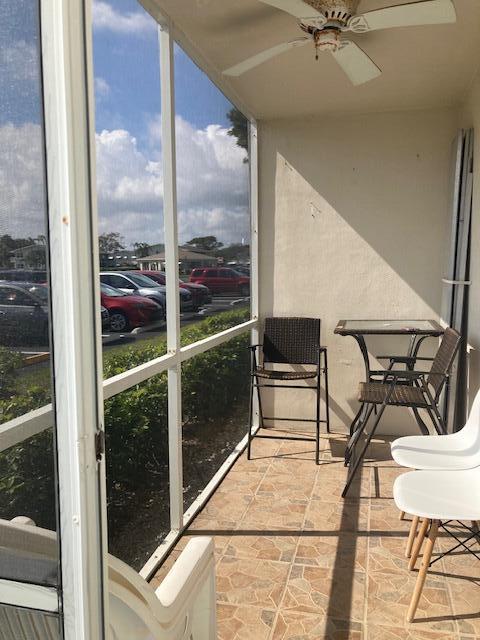 balcony with ceiling fan