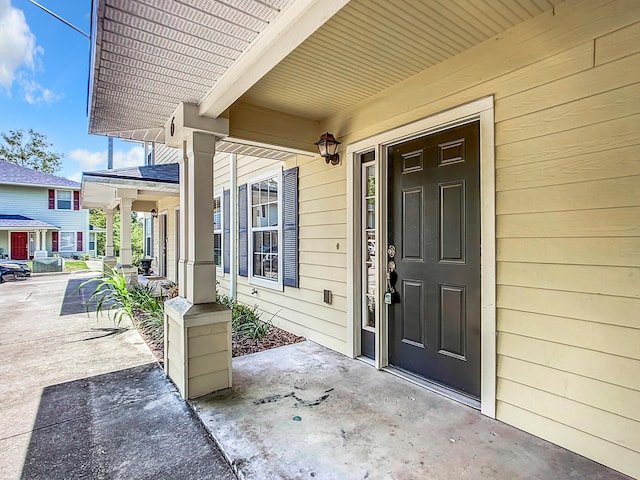 doorway to property with covered porch