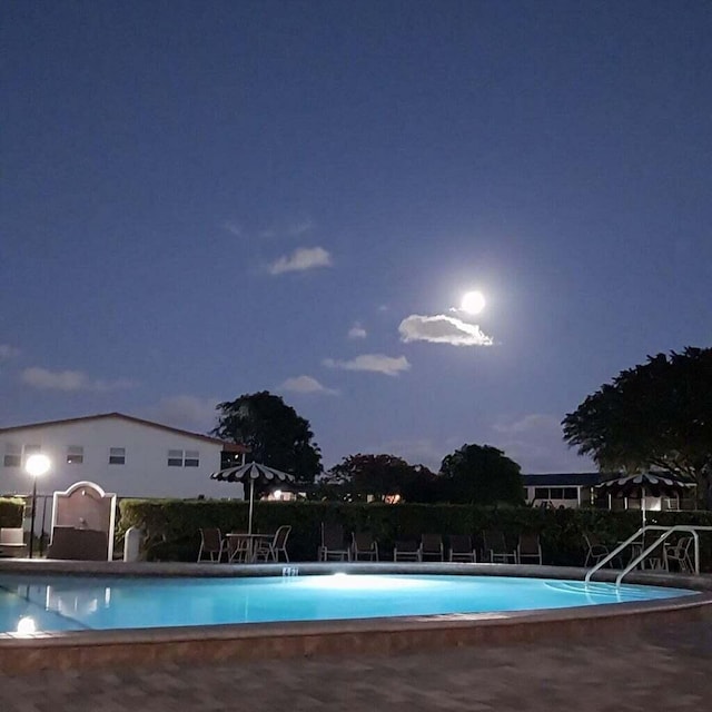 view of pool at dusk