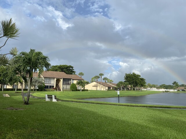 view of front facade with a front lawn