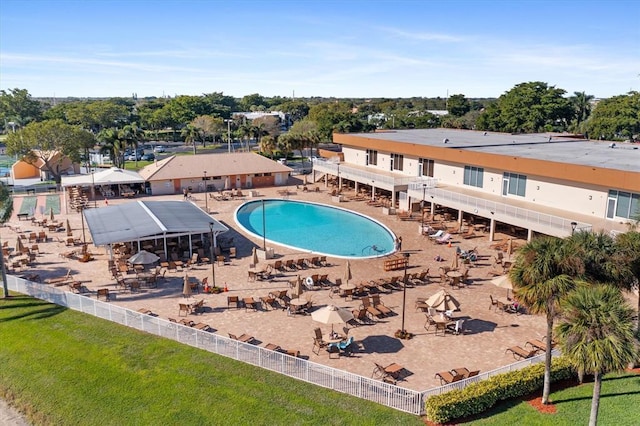 view of swimming pool