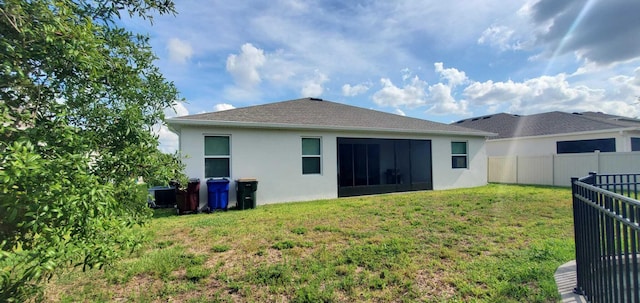 back of house featuring a lawn