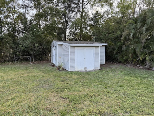 view of outdoor structure with a yard