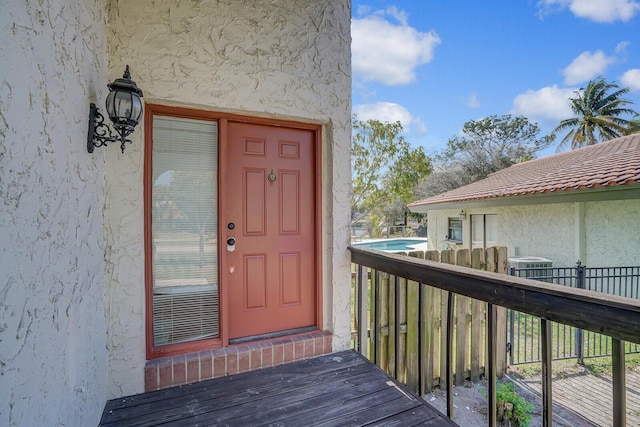 entrance to property featuring a balcony