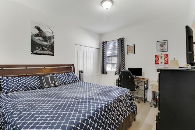 bedroom featuring a closet