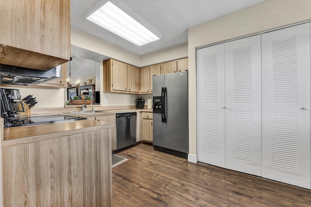 kitchen featuring sink, stainless steel appliances, dark hardwood / wood-style floors, a textured ceiling, and light brown cabinetry