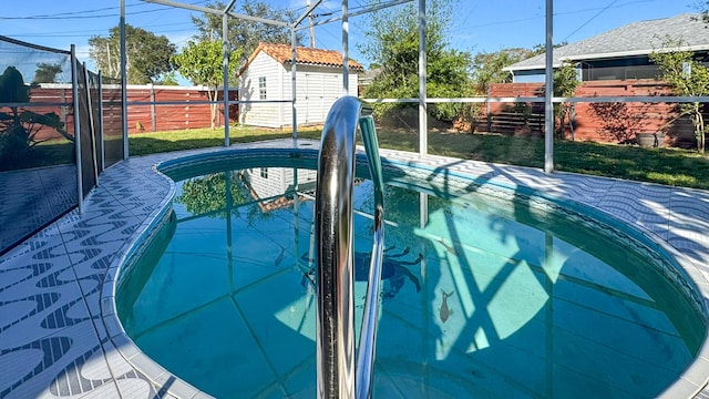 view of swimming pool