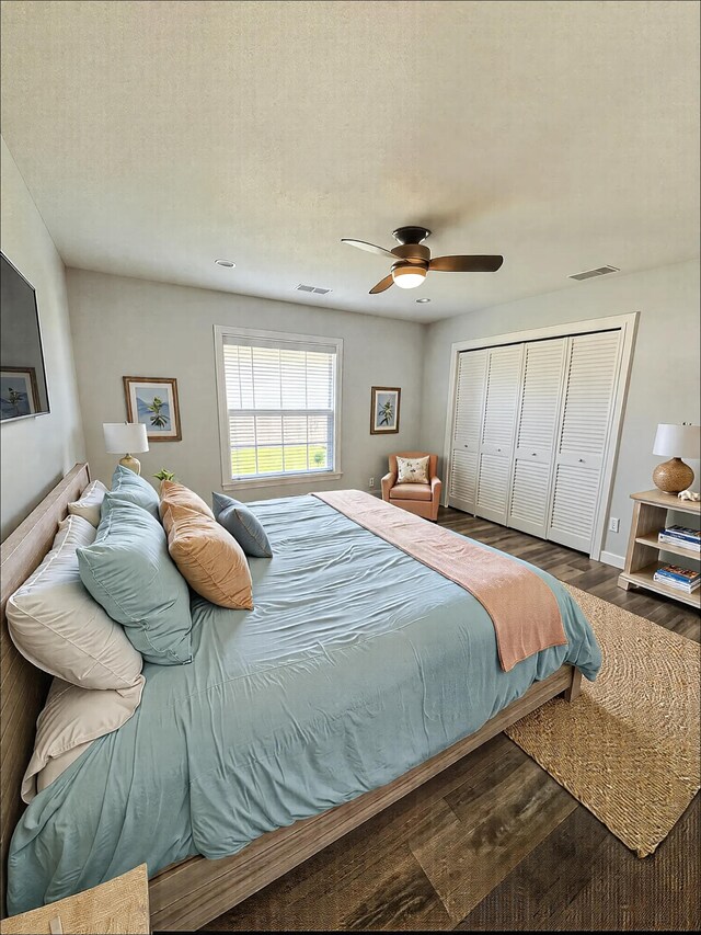 bedroom with wood finished floors, ceiling fan, and a closet