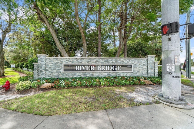 view of community / neighborhood sign