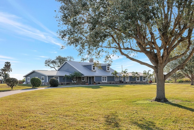 view of front of home with a front lawn