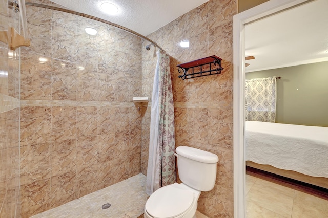 bathroom with crown molding, a textured ceiling, toilet, and a shower with shower curtain