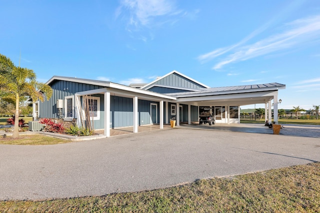 view of front of home featuring central AC and a carport