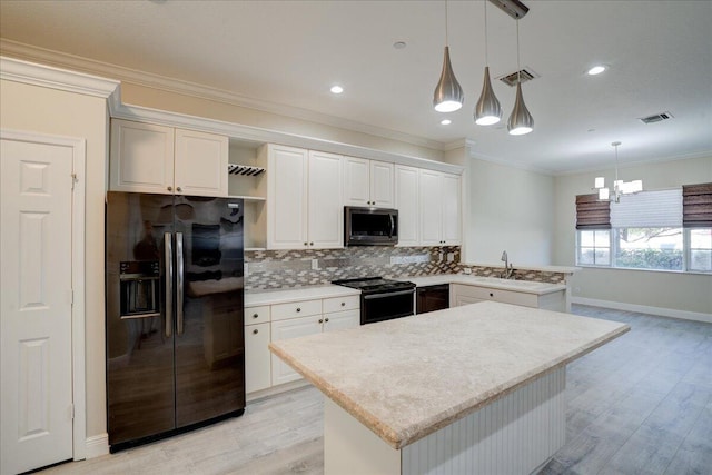 kitchen featuring visible vents, a peninsula, black appliances, open shelves, and backsplash