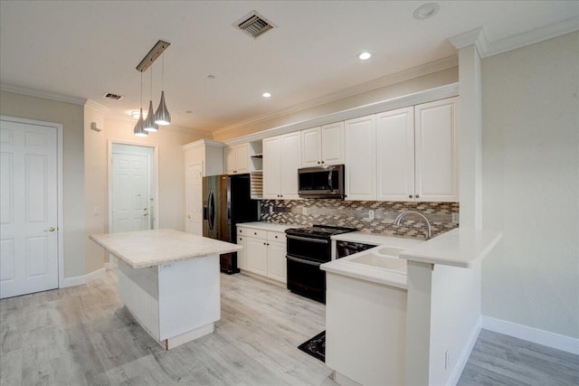 kitchen featuring tasteful backsplash, visible vents, ornamental molding, a sink, and black appliances