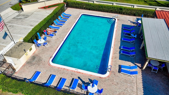 10298 Greentrail Dr N, Boynton Beach, FL 33436 - view of swimming pool