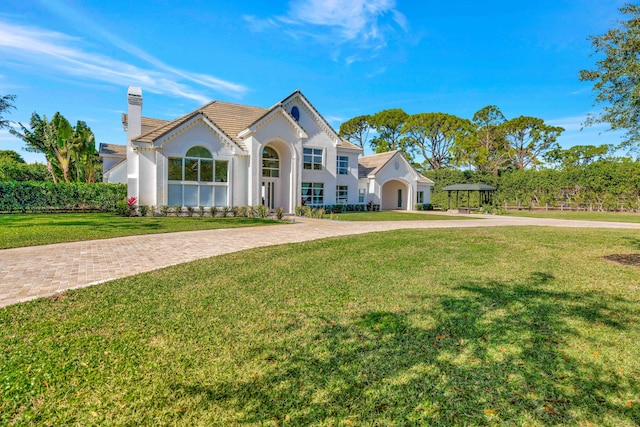 view of front of house with a front lawn