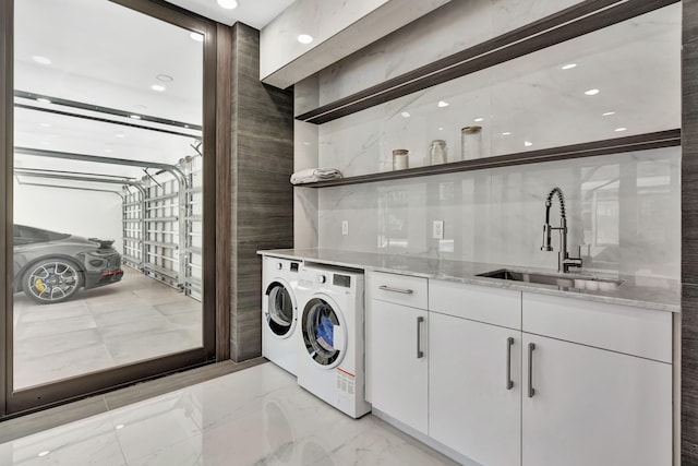 laundry room featuring sink, cabinets, and independent washer and dryer