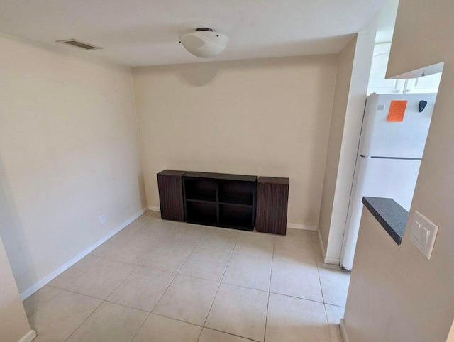 empty room featuring light tile patterned flooring