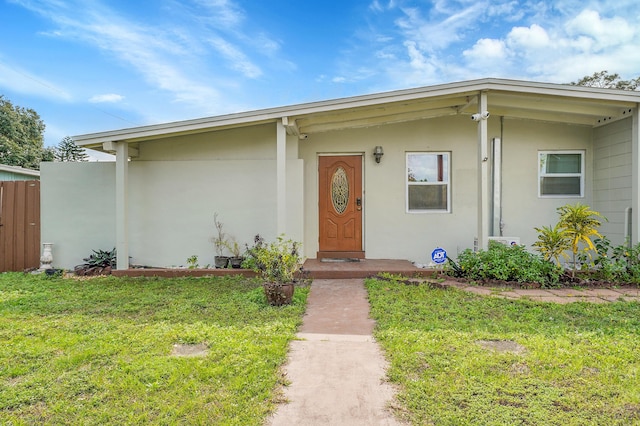 view of front of property with a front yard