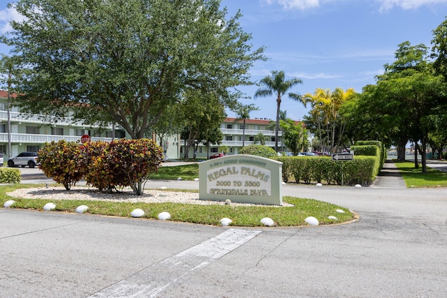 view of community / neighborhood sign