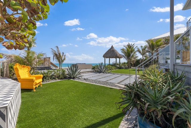 view of yard featuring a water view