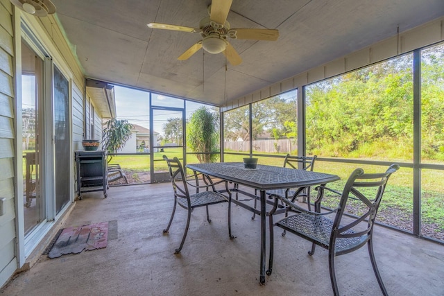 sunroom featuring ceiling fan