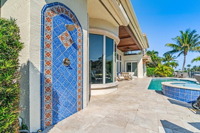 view of pool with an in ground hot tub and a patio area