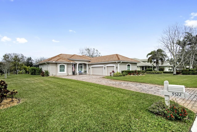 view of front of house featuring a garage and a front yard