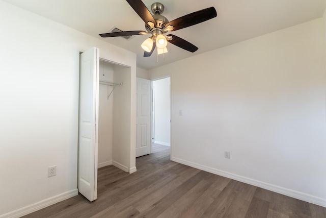 unfurnished bedroom featuring ceiling fan, wood-type flooring, and a closet