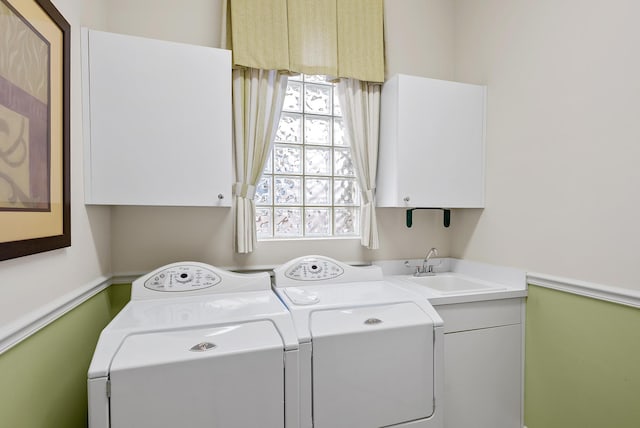 laundry room featuring cabinets, sink, and independent washer and dryer