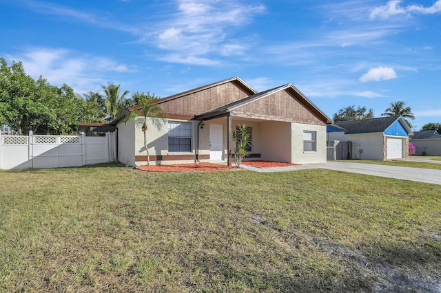 view of front of home featuring a garage and a front yard