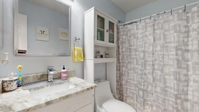 full bathroom featuring vanity, shower / bathtub combination with curtain, and toilet