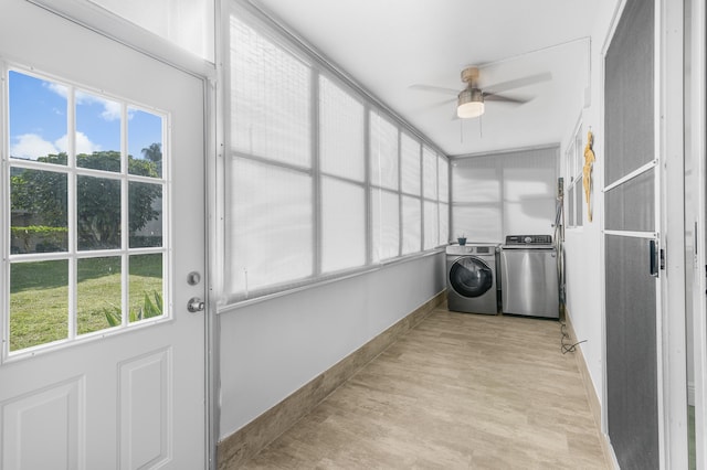 clothes washing area featuring ceiling fan, washer and clothes dryer, and light hardwood / wood-style flooring