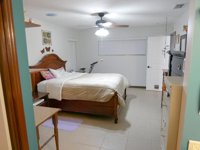 bedroom featuring ceiling fan