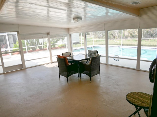 sunroom with lofted ceiling