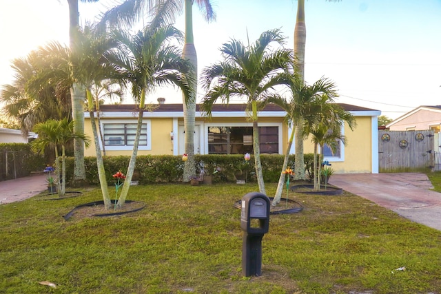 view of front of house featuring a front yard