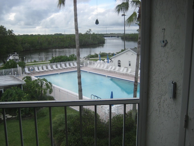 view of swimming pool featuring a water view