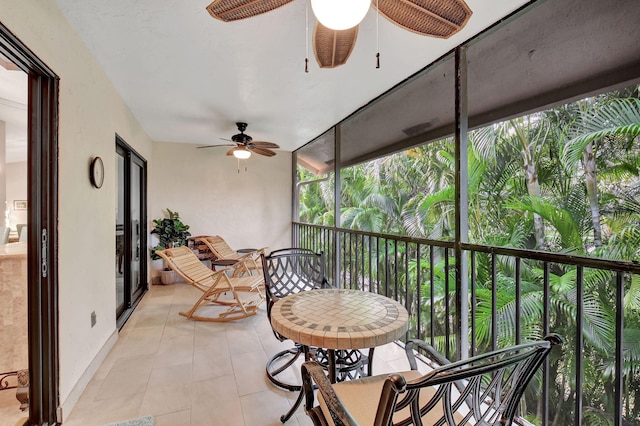 sunroom featuring ceiling fan